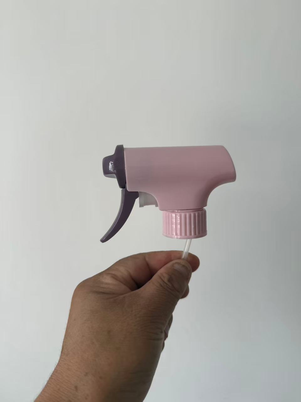 Multi-color enchanted hand-held plastic spray pump head